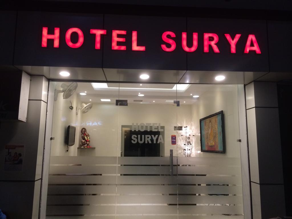 Hotel Surya Haldwāni Exteriör bild